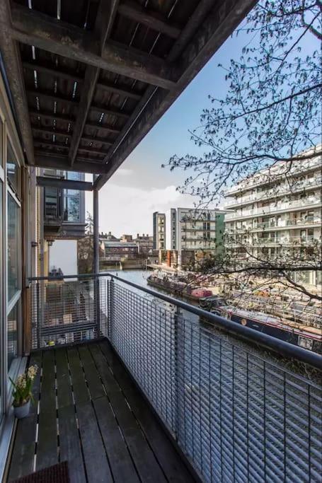 Canal-Side Apartment In Shoreditch London Exterior photo
