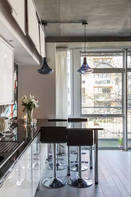 Canal-Side Apartment In Shoreditch London Exterior photo